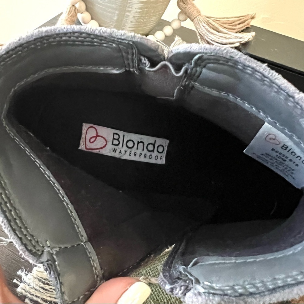 Blondo Nina Suede Waterproof Ankle Boots Size 10 - Picture 7 of 7